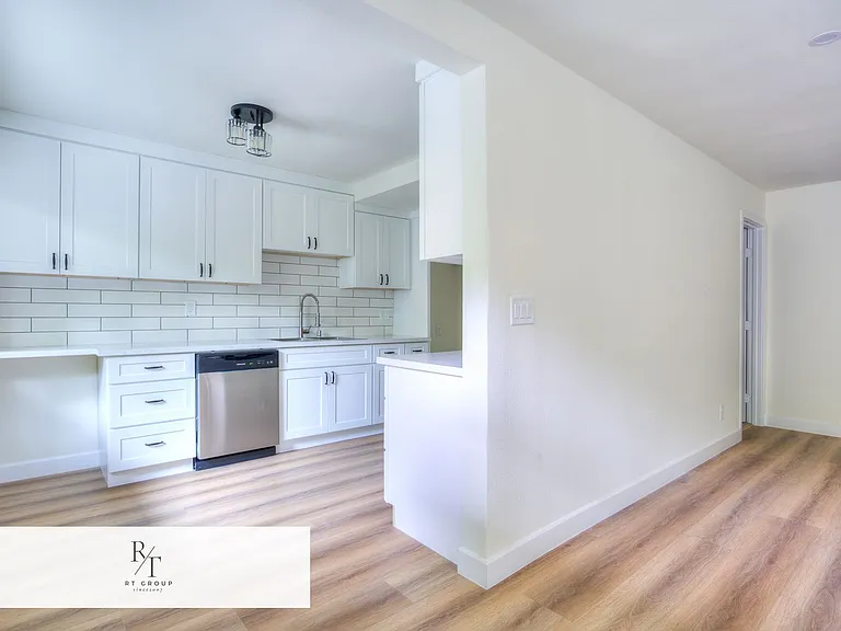 1032 S Golden West Ave #B — Photo 9