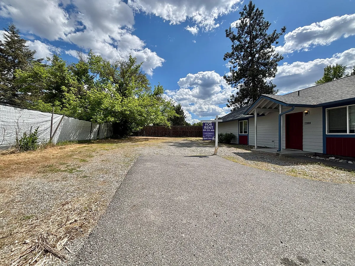 Building Photo - 11908 E 4th Ave #1