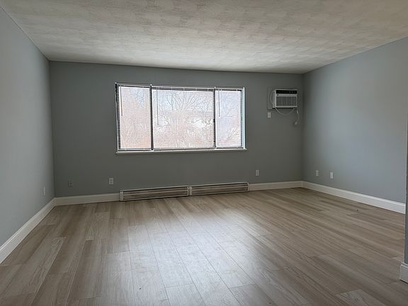 5th image of 641 Manton Ave APT 10