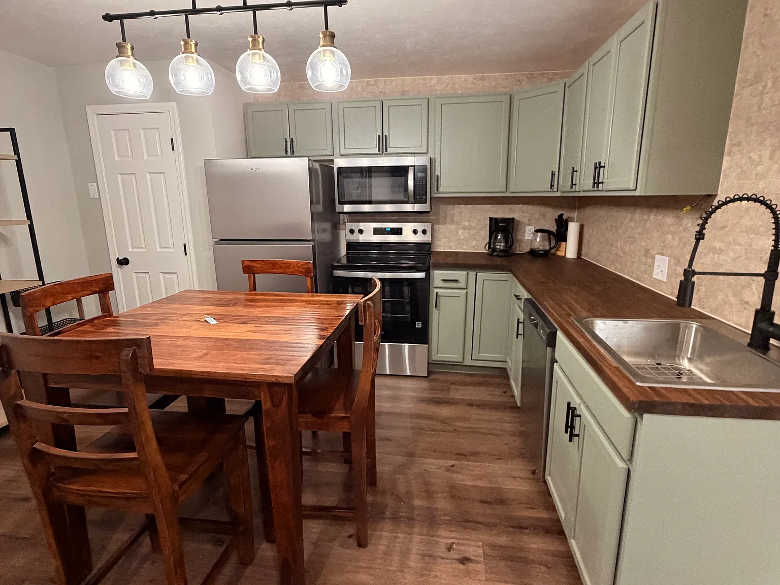 2 bed, 600 sqft, $3,500 — Photo 3