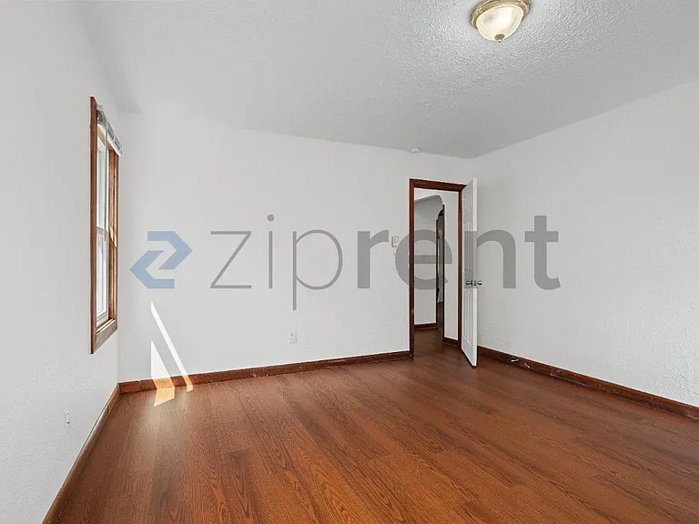 9209 NE 76th St — Photo 14