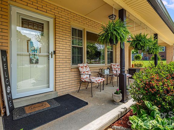 5th image of 458 Beach Dr
