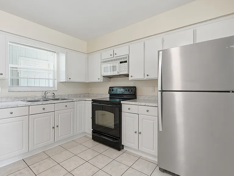 1195 S Alhambra Cir #1 — Photo 12