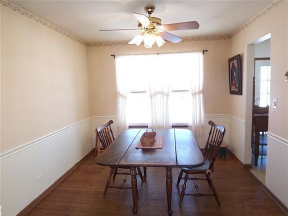 2nd image of 136 W Sprucewood Ln