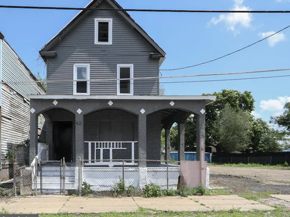 42 Stewart St, Camden, NJ 08105