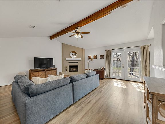 3rd image of 2824 Forestwood Dr