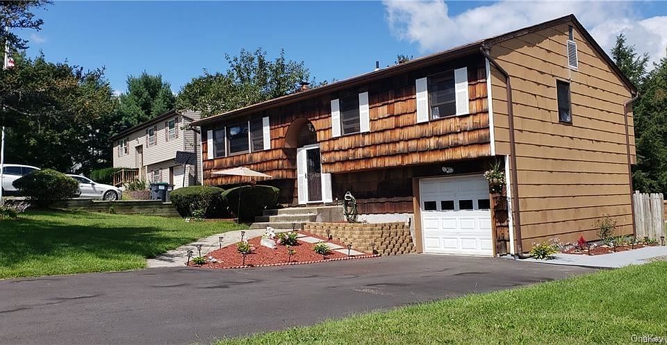 1st image of 104 Adams Dr