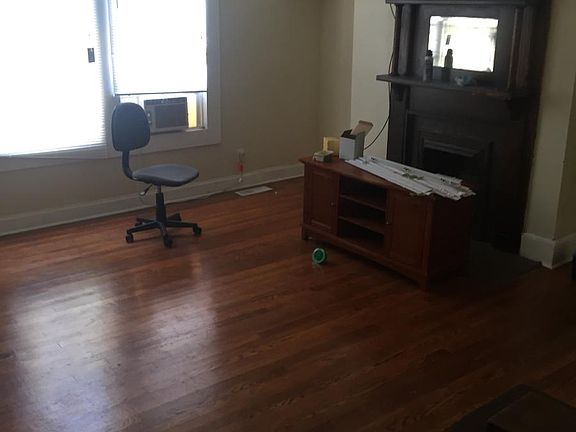 4th image of 221 E Market St APT 1
