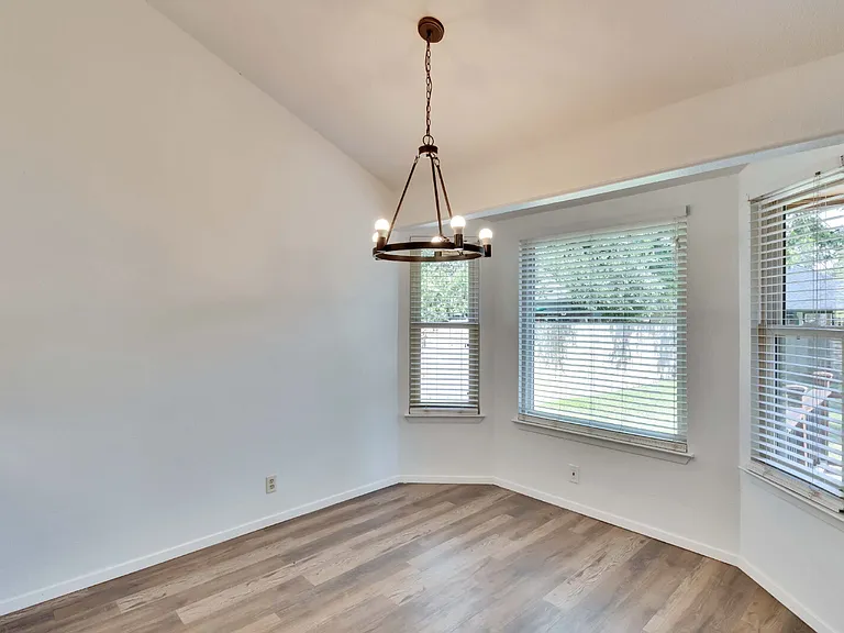 3411 Monument Dr — Photo 6