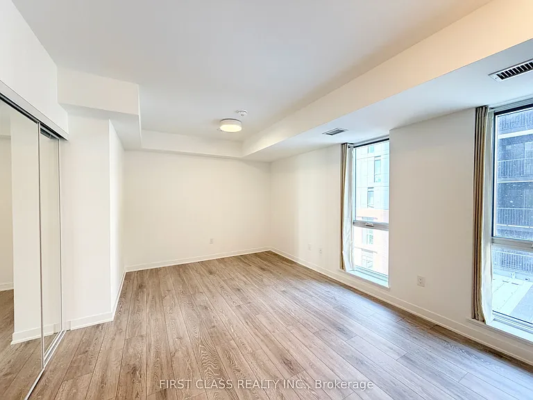 10 Oak St #425 — Photo 5