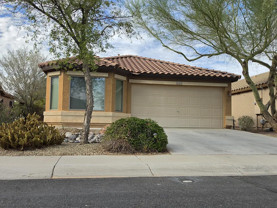 40458 W Hayden Dr