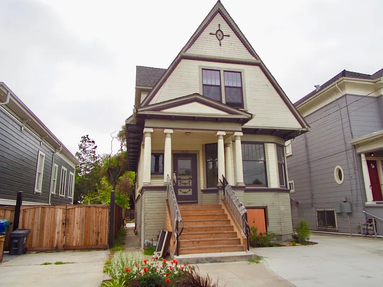1328 Broadway — Photo 2