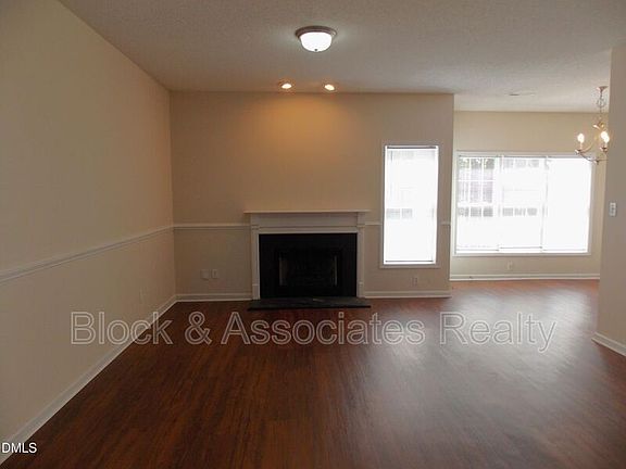3rd image of 106 Pointe Crest Ct