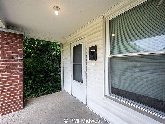 3rd image of 1840 Westview Dr