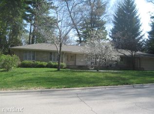 1690 Forest Gln, Green Bay, WI 54304