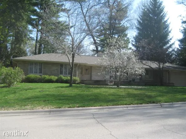 1690 Forest Gln, Green Bay, WI 54304