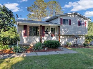 4412 Huckleberry Cir, Columbiaville, MI 48421