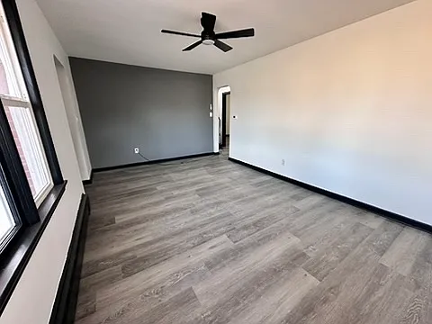 911 Broadway Ave — Photo 11