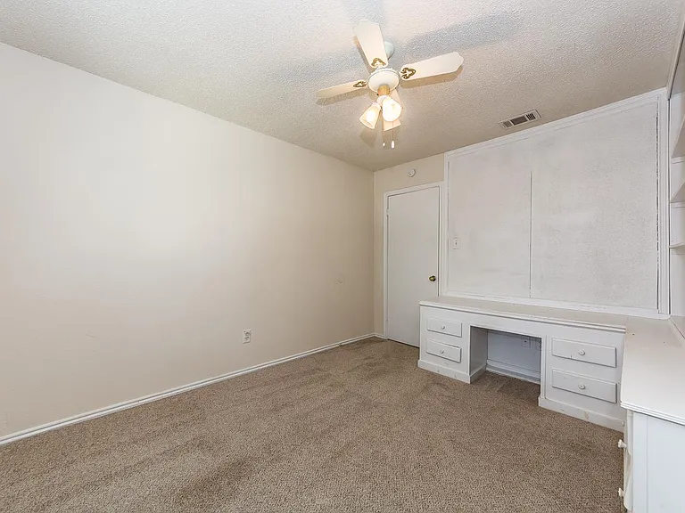 2710 Francisco Dr — Photo 19
