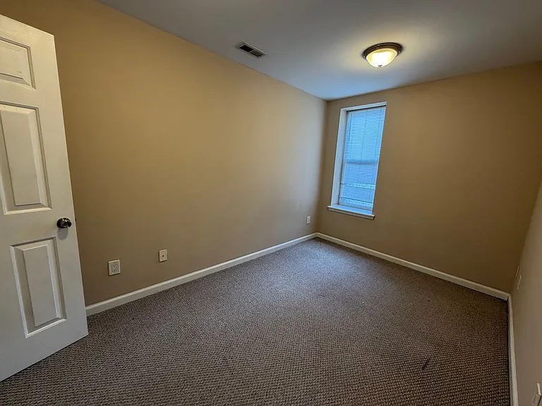 1725 W Berks St — Photo 14