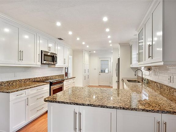 5th image of 1700 Pine Way