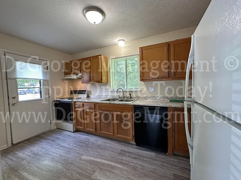 Parkway Apartments — Photo 29