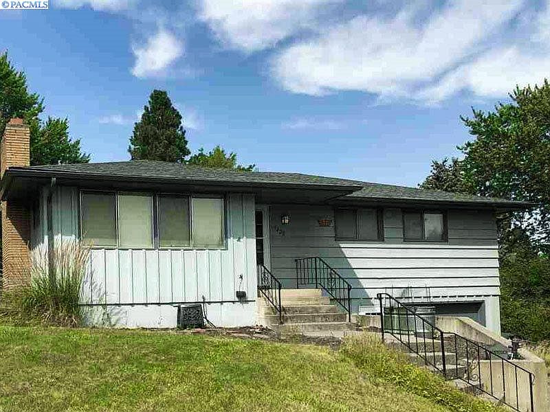 1st image of 1420 NW Hall Dr