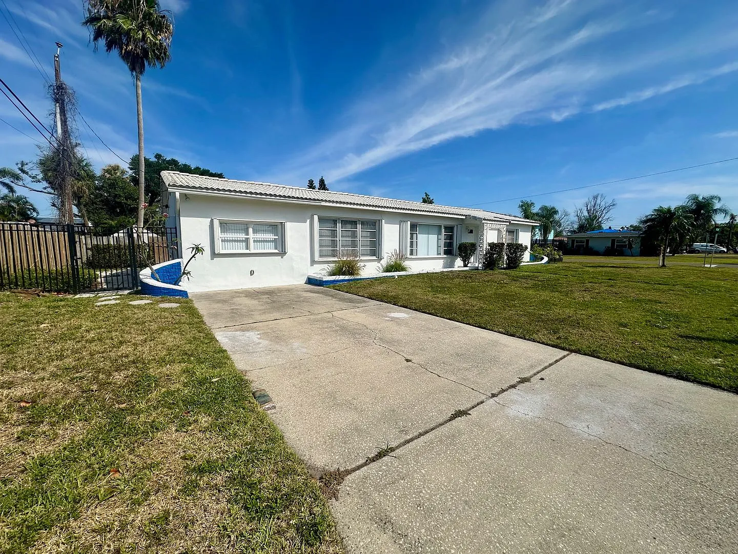 Beach Home Available Now in Redington Beach! — Photo 2