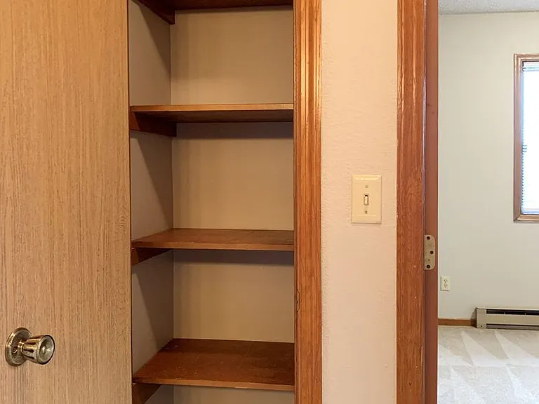 121 W Lind St — Photo 12