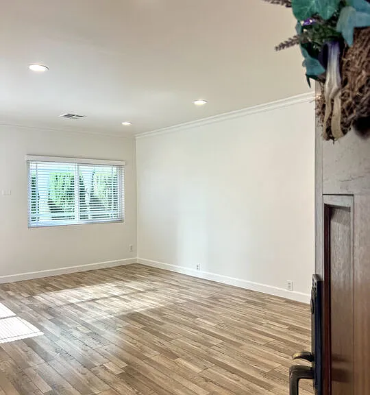 926 N Pass Ave — Photo 5