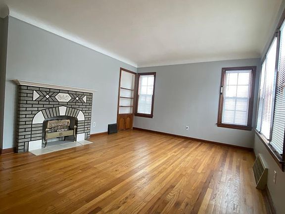 3rd image of 17932 Hillgrove Ave
