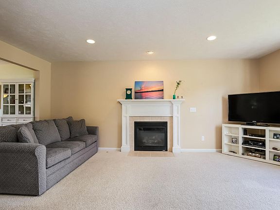 5th image of 904 Anita Ave NW