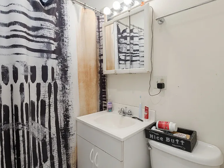 4617 N Rockwell St #3M — Photo 6