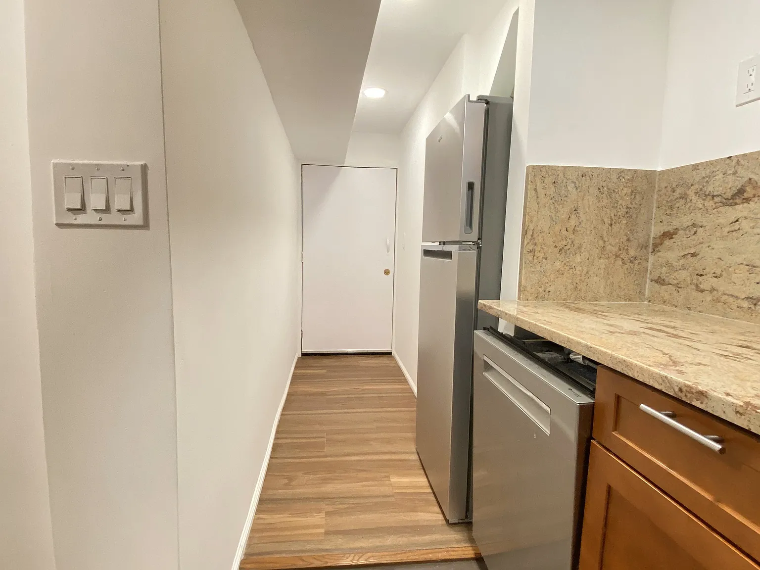 688 Parker St — Photo 4