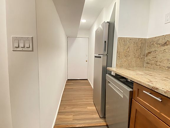 4th image of 688 Parker St #1