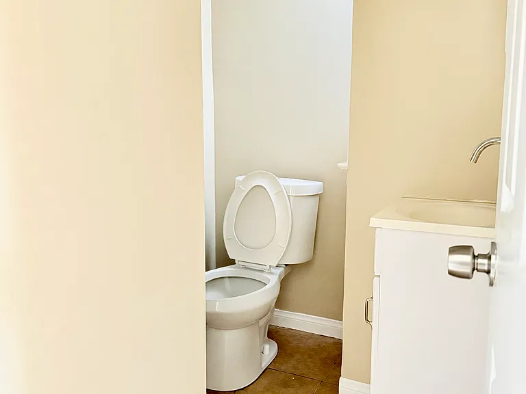 354 Chestnut Ave #27 — Photo 9