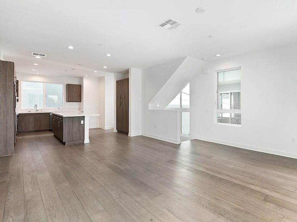 1st image of 1156 N Orange Dr #Vuq498