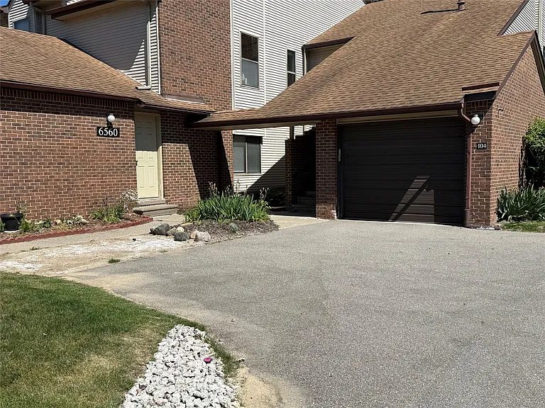 6560 Ridgefield Cir #104 — Photo 1