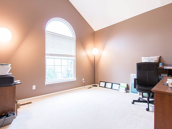 4th image of 42844 Dartmoor Cir