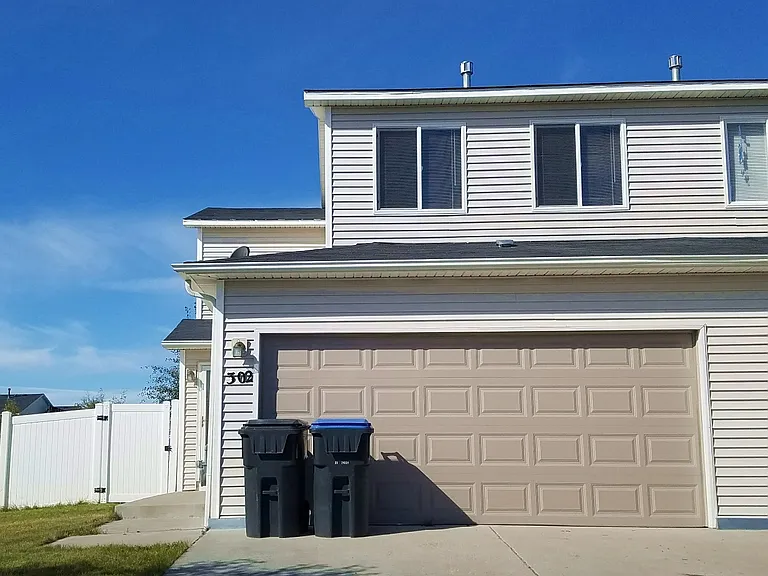 302 Annie Morgan Ct — Photo 1