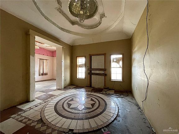 4th image of 905 E Esperanza Ave