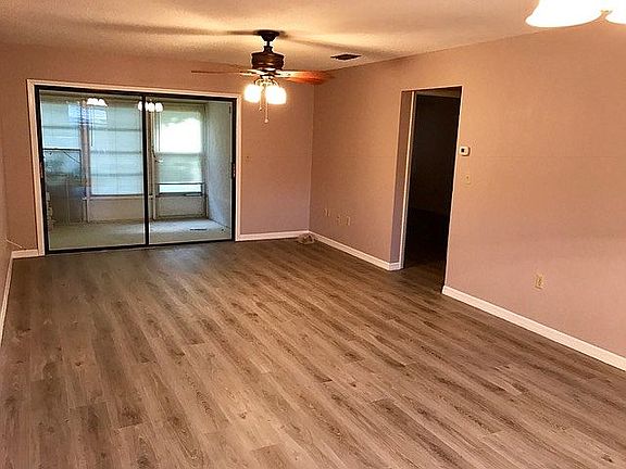 3rd image of 1015 De Soto Dr