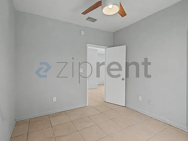 238 NE 57th St — Photo 15