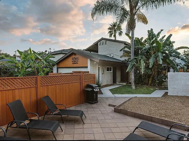 520 W Gutierrez St #E — Photo 16