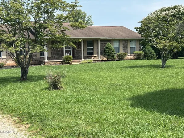 2806 Vicksburg Ln, Strawberry Plains, TN 37871