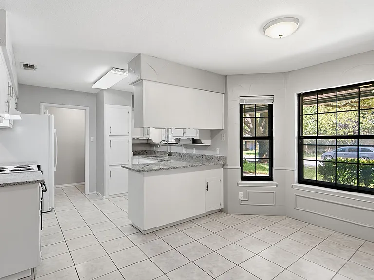 2223 Sierra Dr — Photo 10