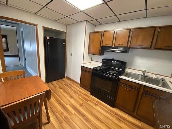 4th image of 141 Church St #A