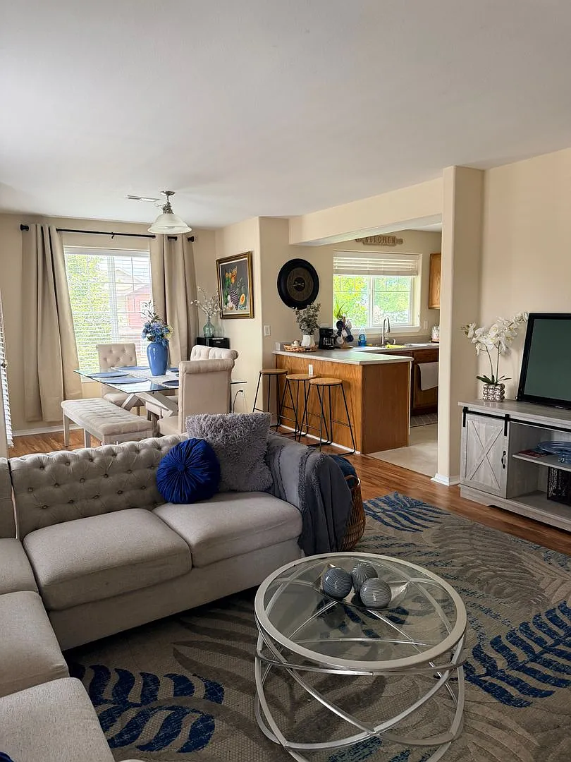 Fantastic west end condo — Photo 4