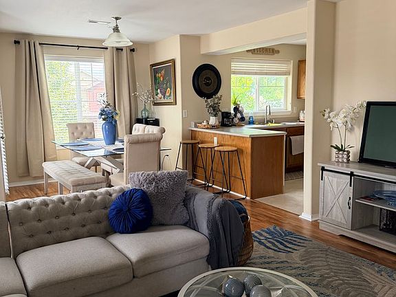 4th image of 893 Forestglen Dr