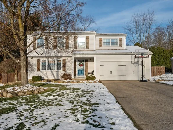 256 High Point Cir, Tallmadge, OH 44278